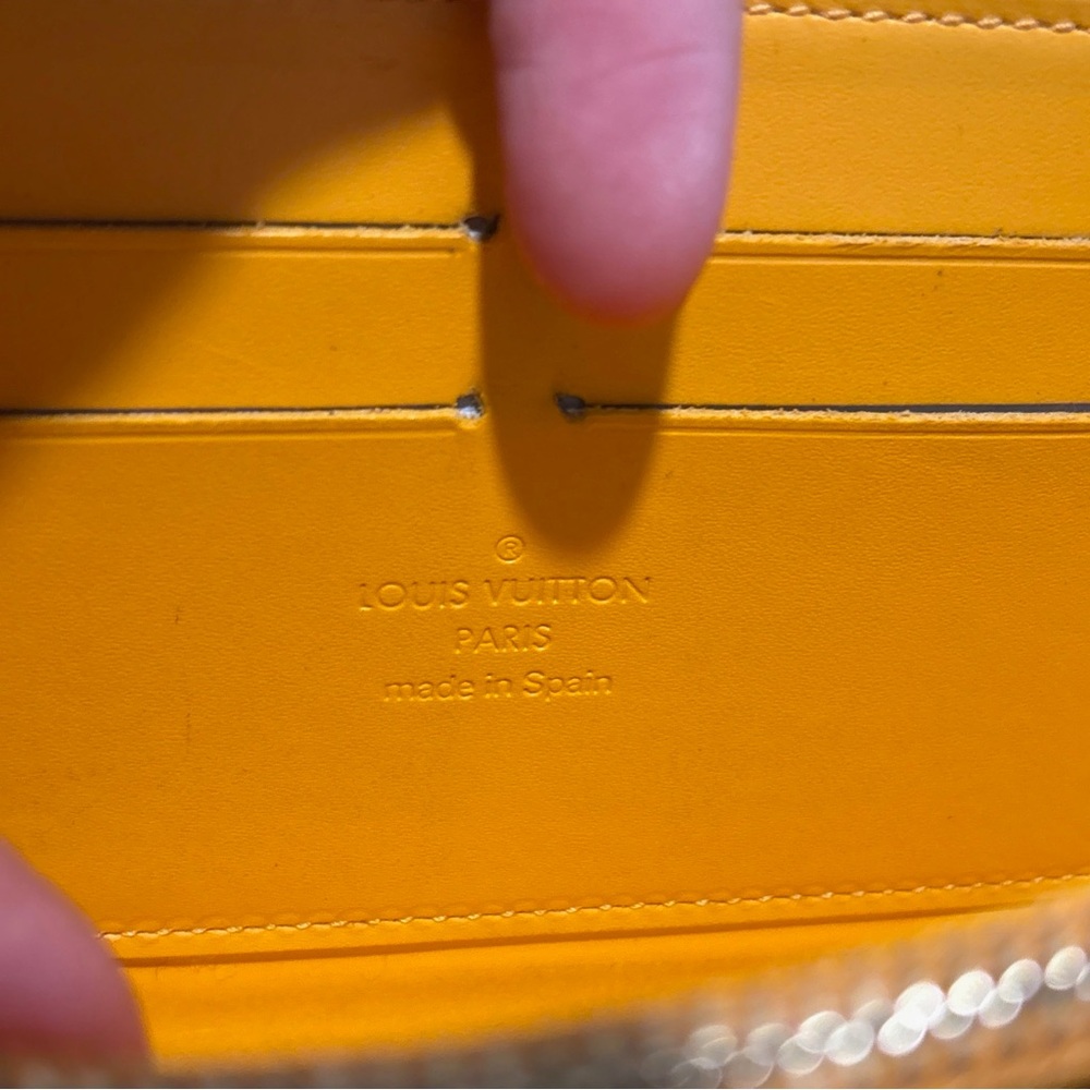 Louis Vuitton Continental Vernis
Yellow Zip Wallet - Picture 10 of 16